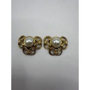 Vintage Gold Tone Pearl Sweater Clip – Mid Century Elegant Accessory